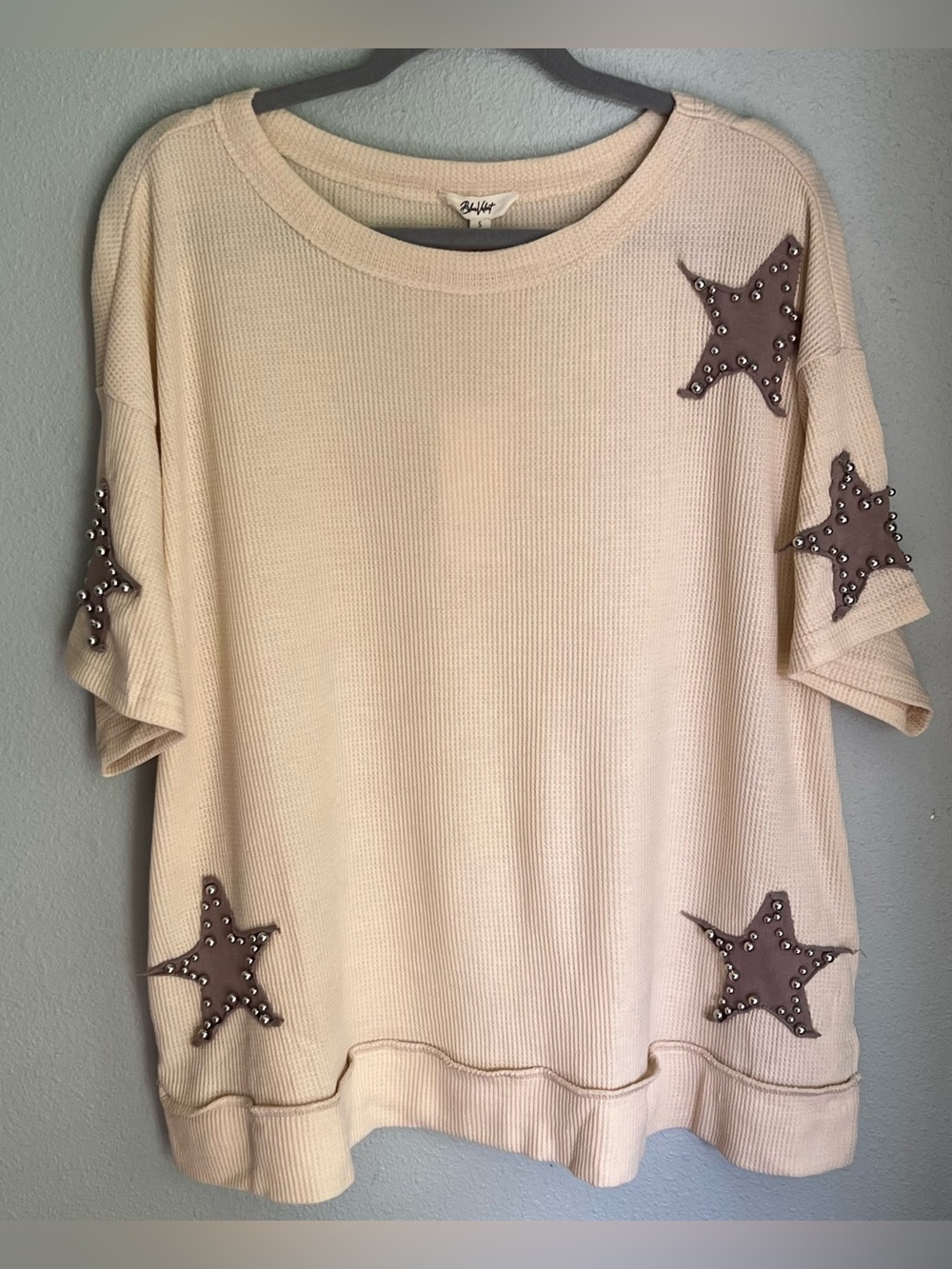 Blue Velvet Taupe Waffle Knit Studded Star Patch Top, Oversized Small, NWT